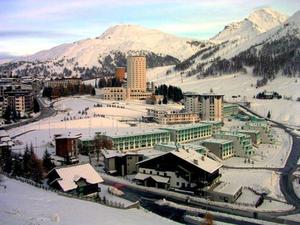 TH Sestriere - Villaggio Olimpico Esterno foto